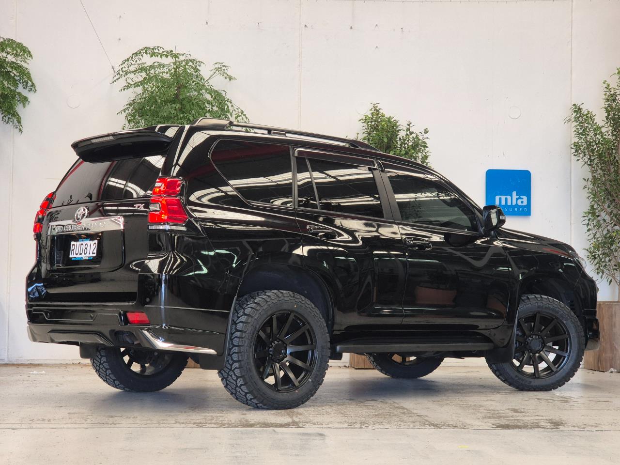 2023 Toyota Landcruiser thumbnail
