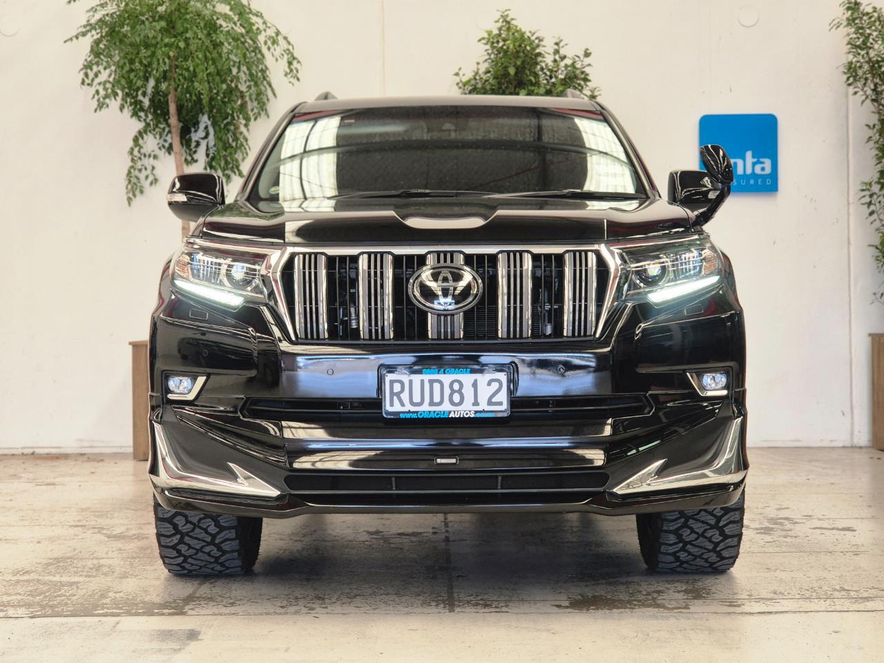2023 Toyota Landcruiser thumbnail