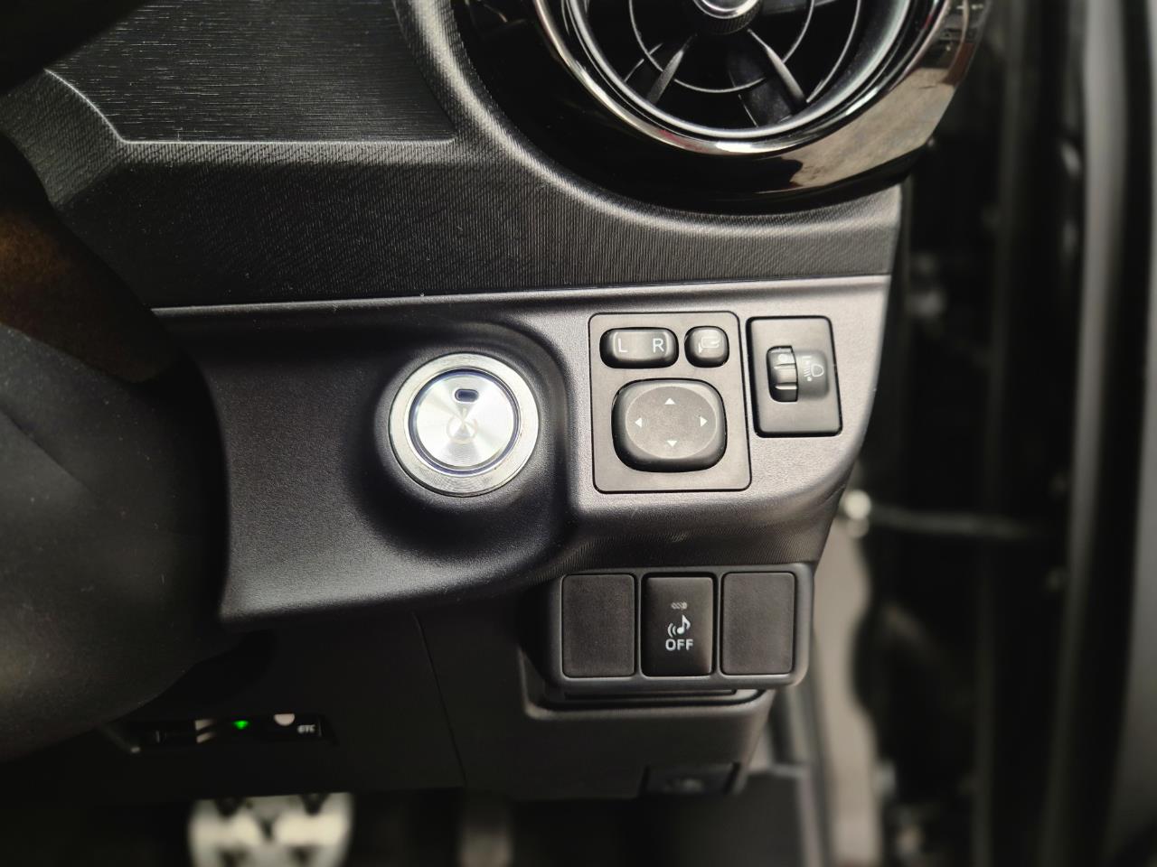 2015 Toyota Aqua thumbnail
