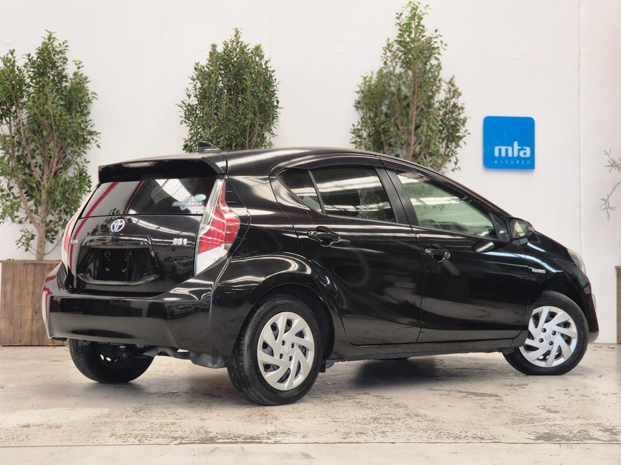 2015 Toyota Aqua thumbnail