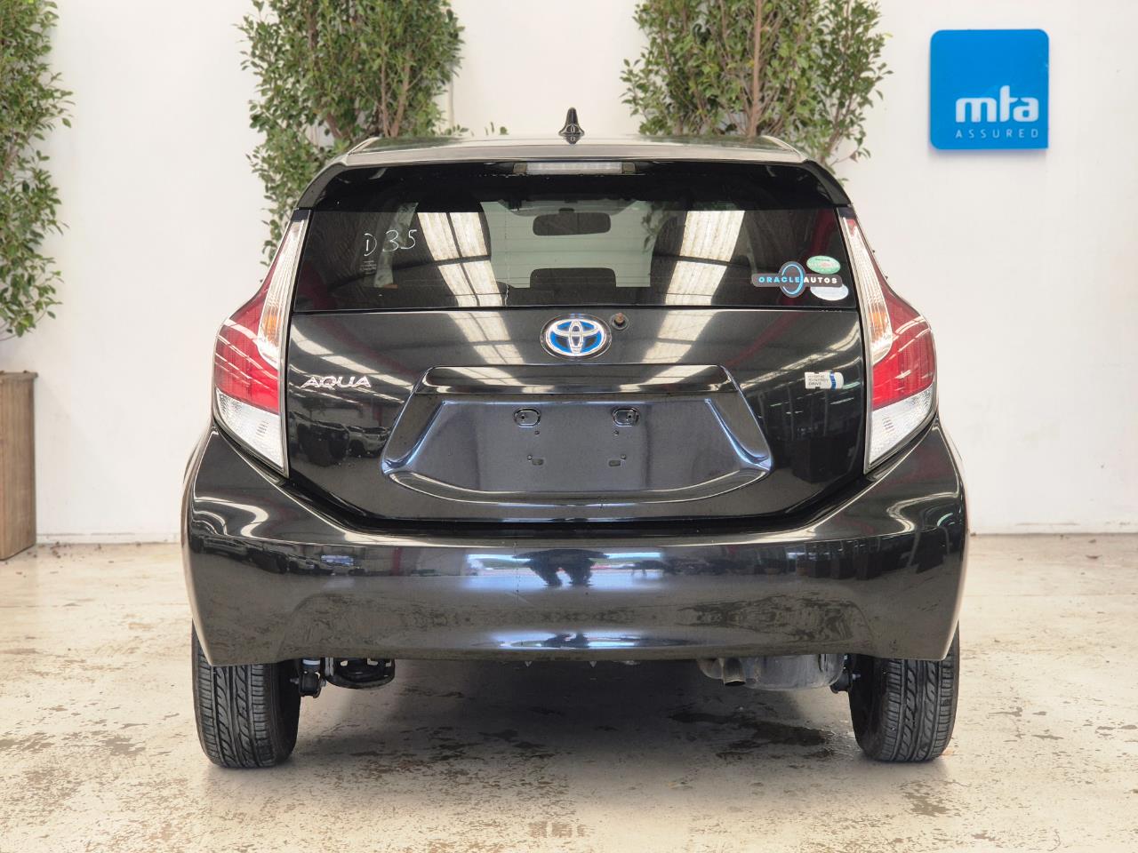 2015 Toyota Aqua thumbnail