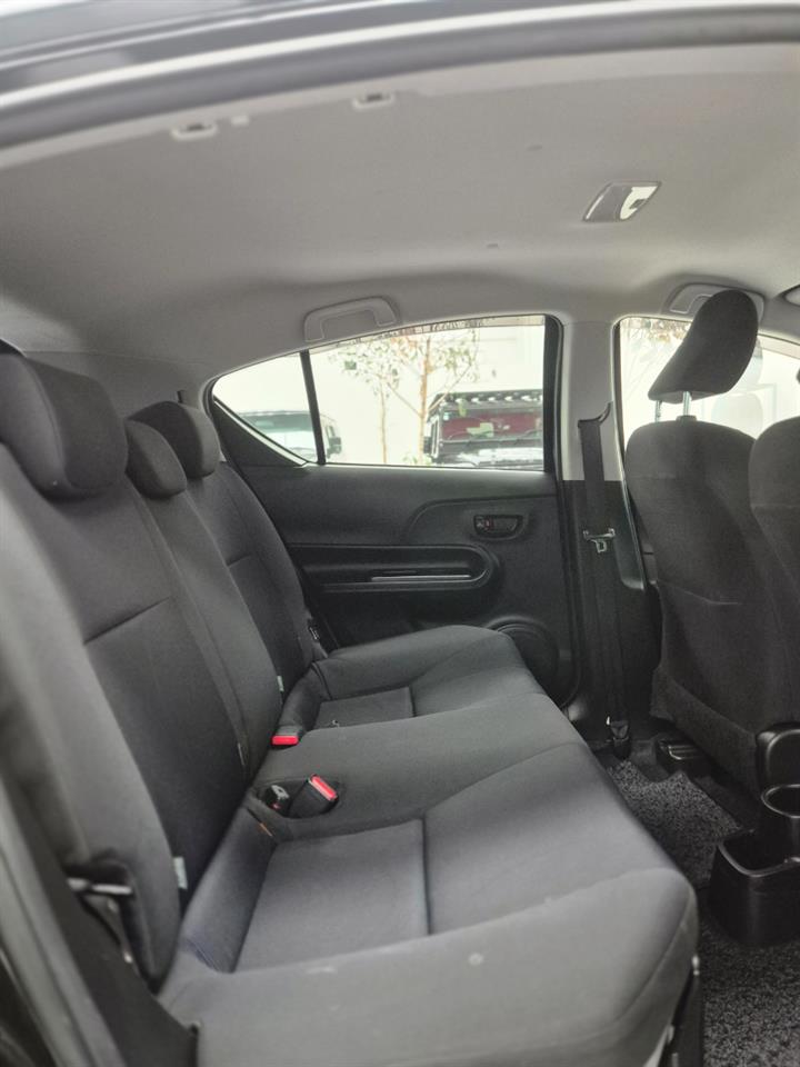 2015 Toyota Aqua thumbnail