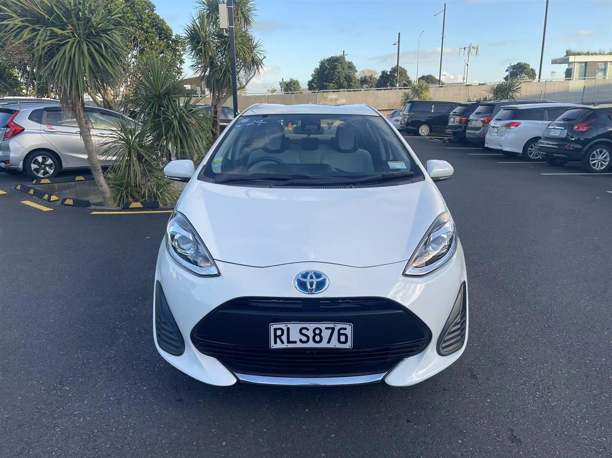 2020 Toyota Aqua thumbnail
