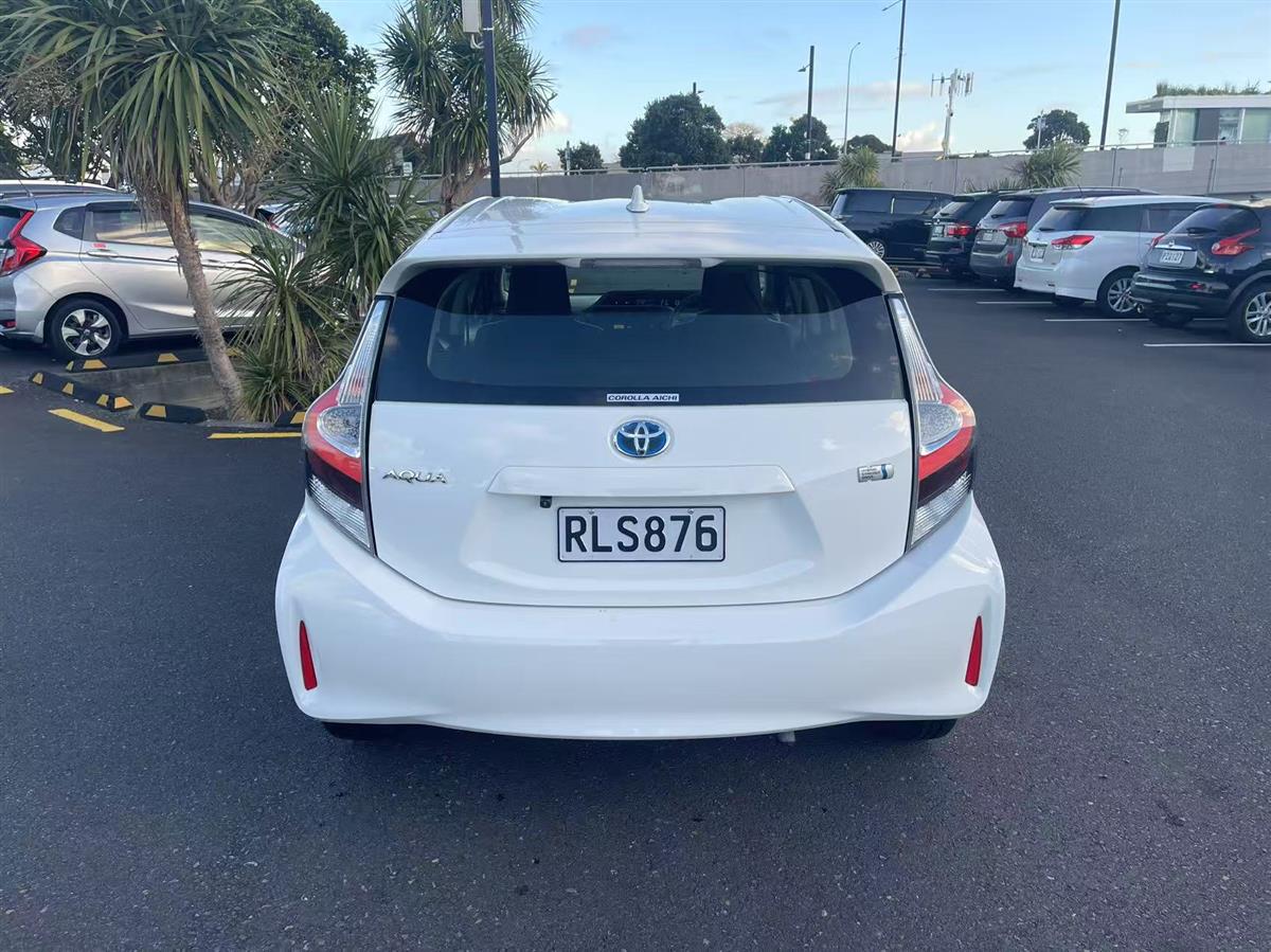 2020 Toyota Aqua thumbnail