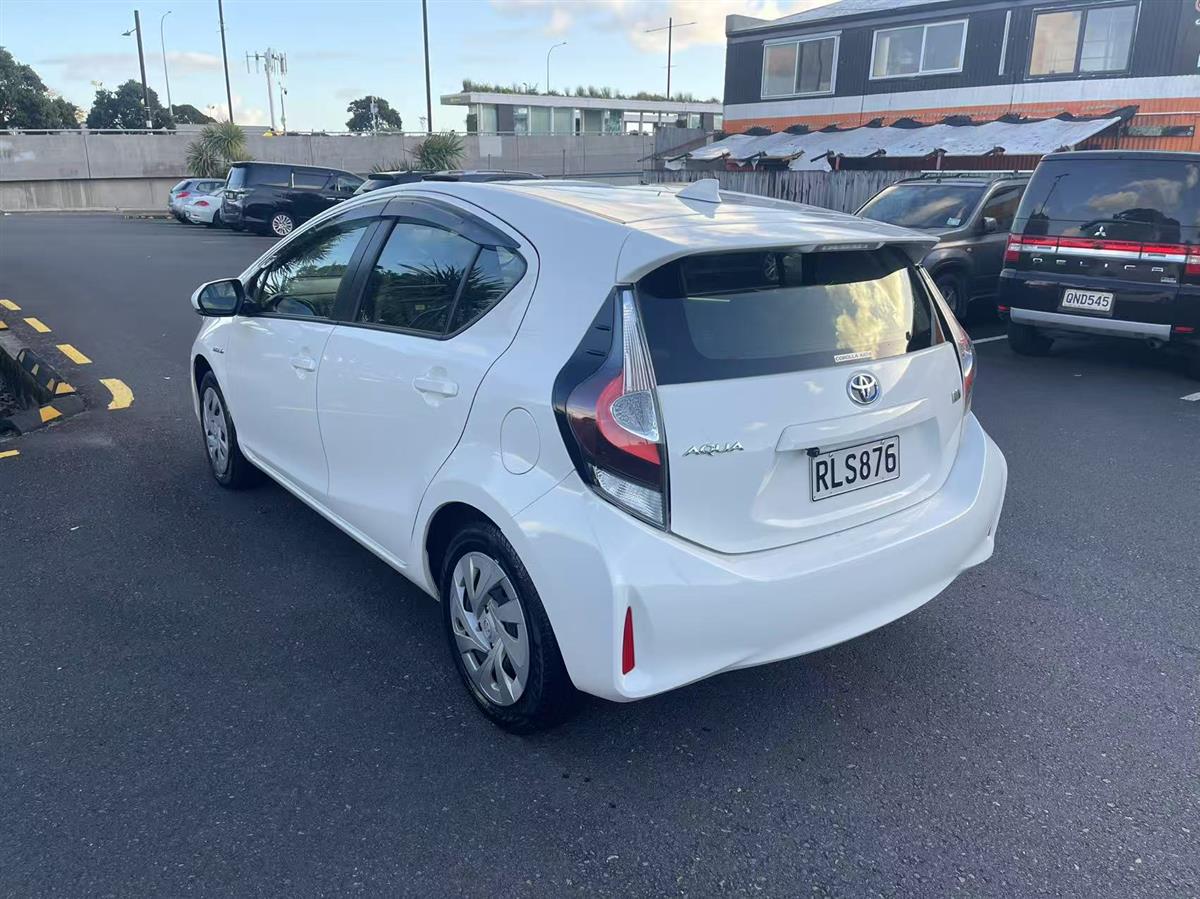 2020 Toyota Aqua thumbnail