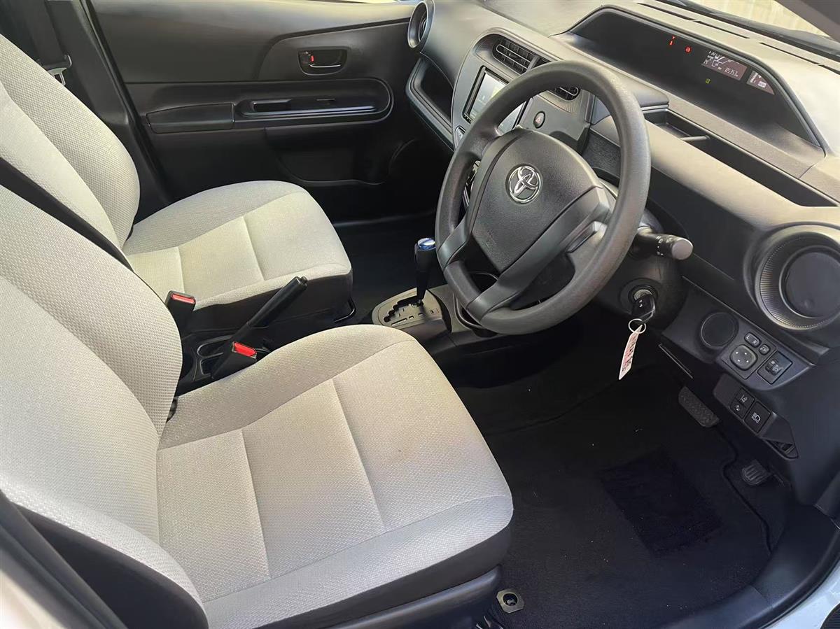 2020 Toyota Aqua thumbnail