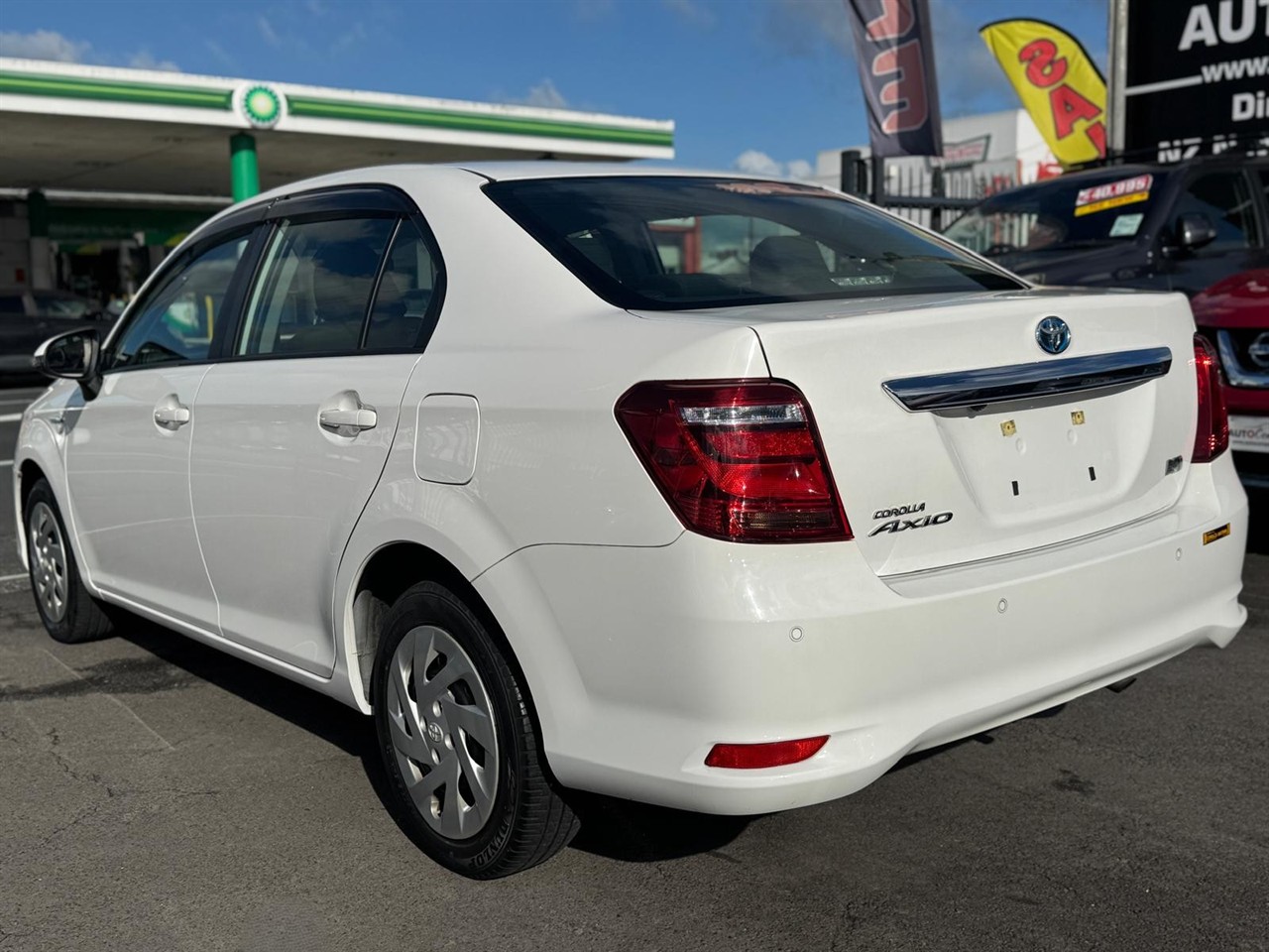 2020 Toyota Corolla thumbnail
