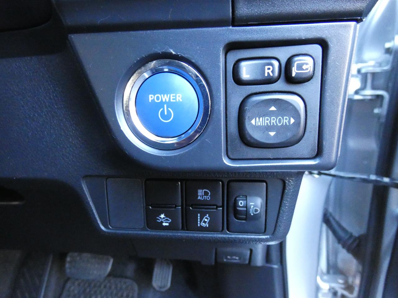 2021 Toyota COROLLA thumbnail