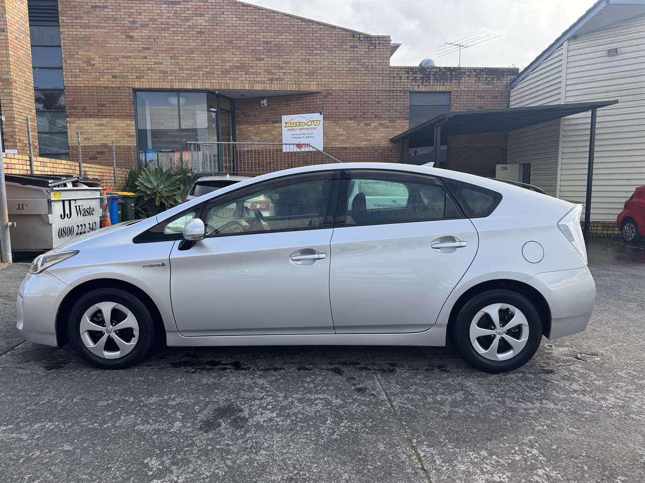 2012 Toyota Prius thumbnail