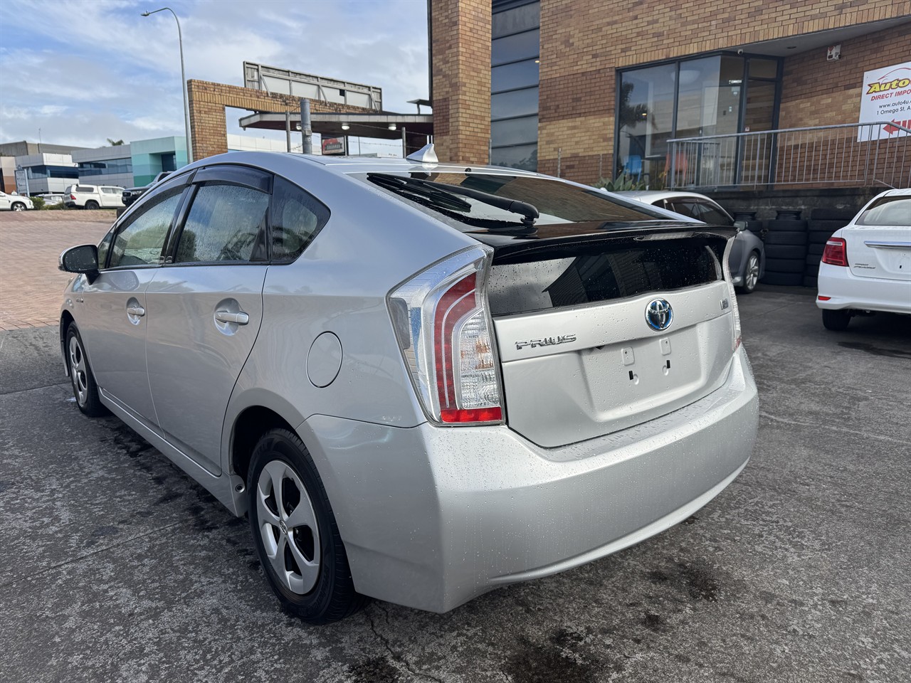 2012 Toyota Prius thumbnail