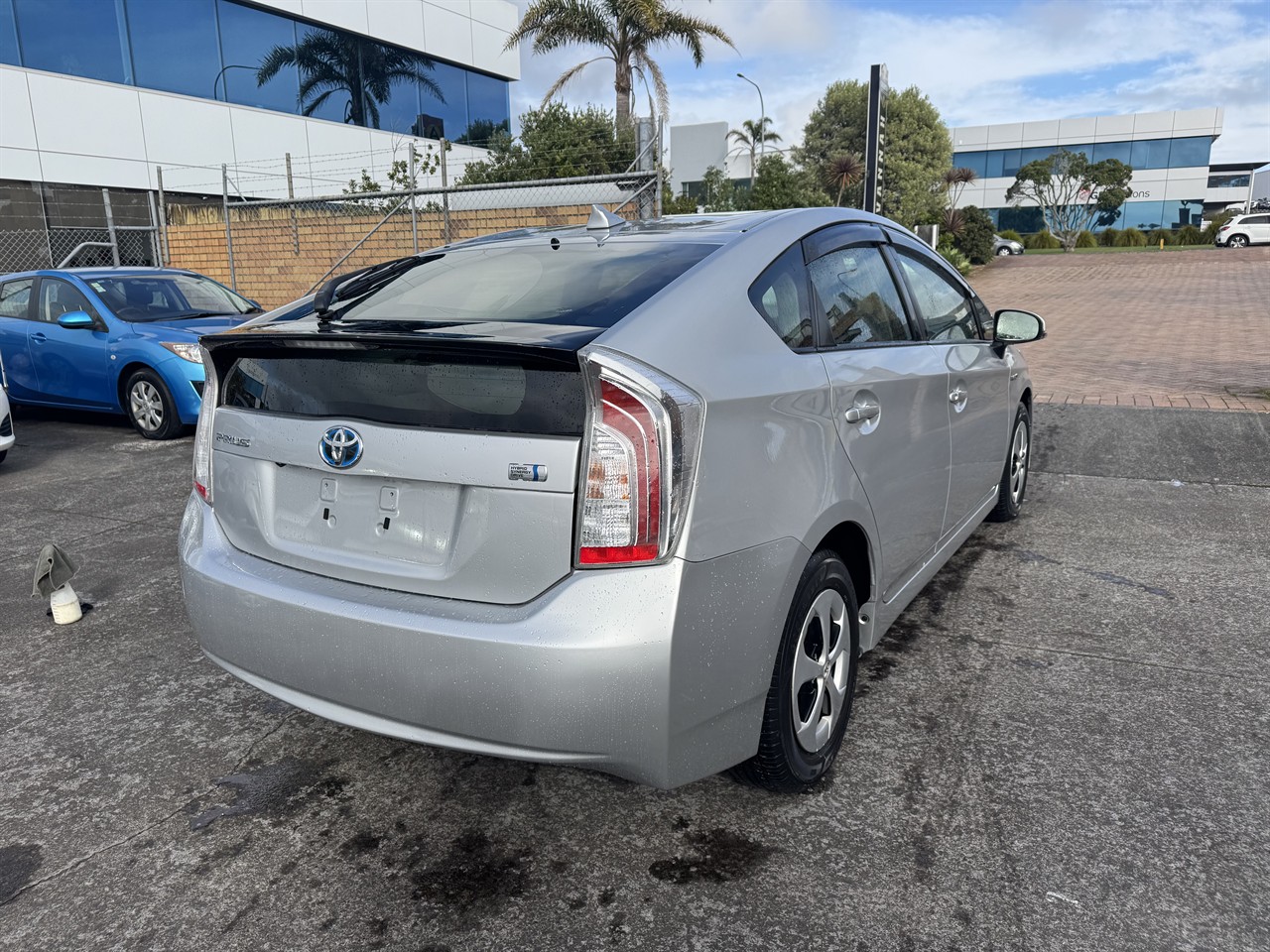 2012 Toyota Prius thumbnail