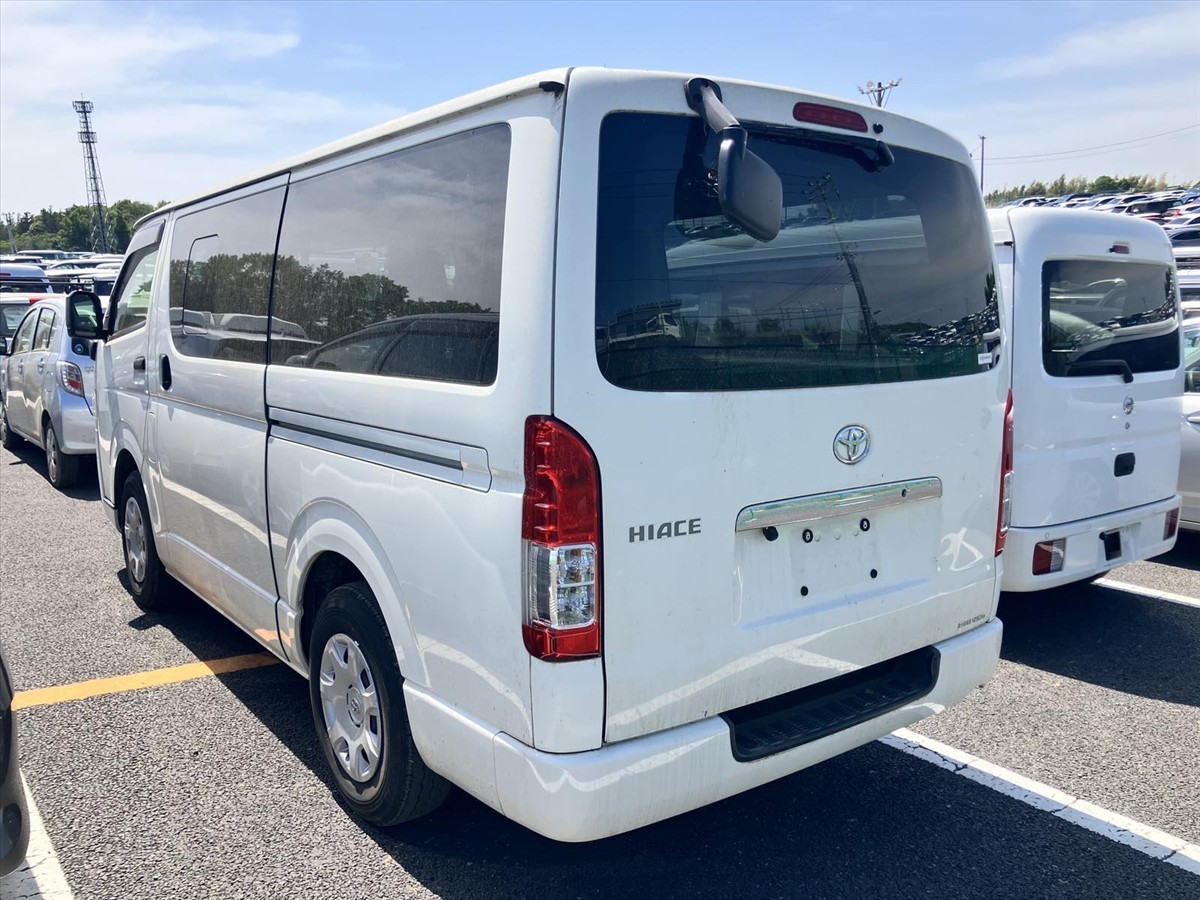 2020 Toyota Hiace thumbnail