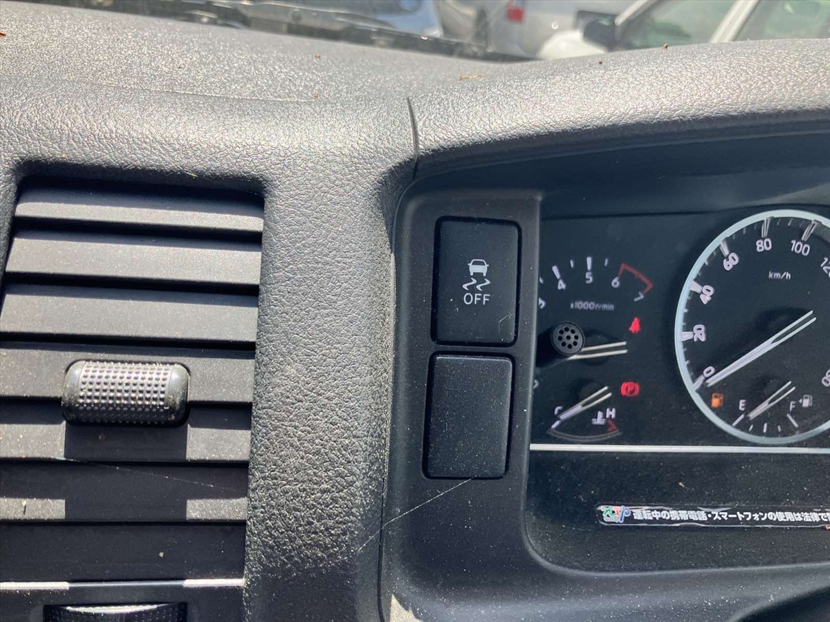 2020 Toyota Hiace thumbnail