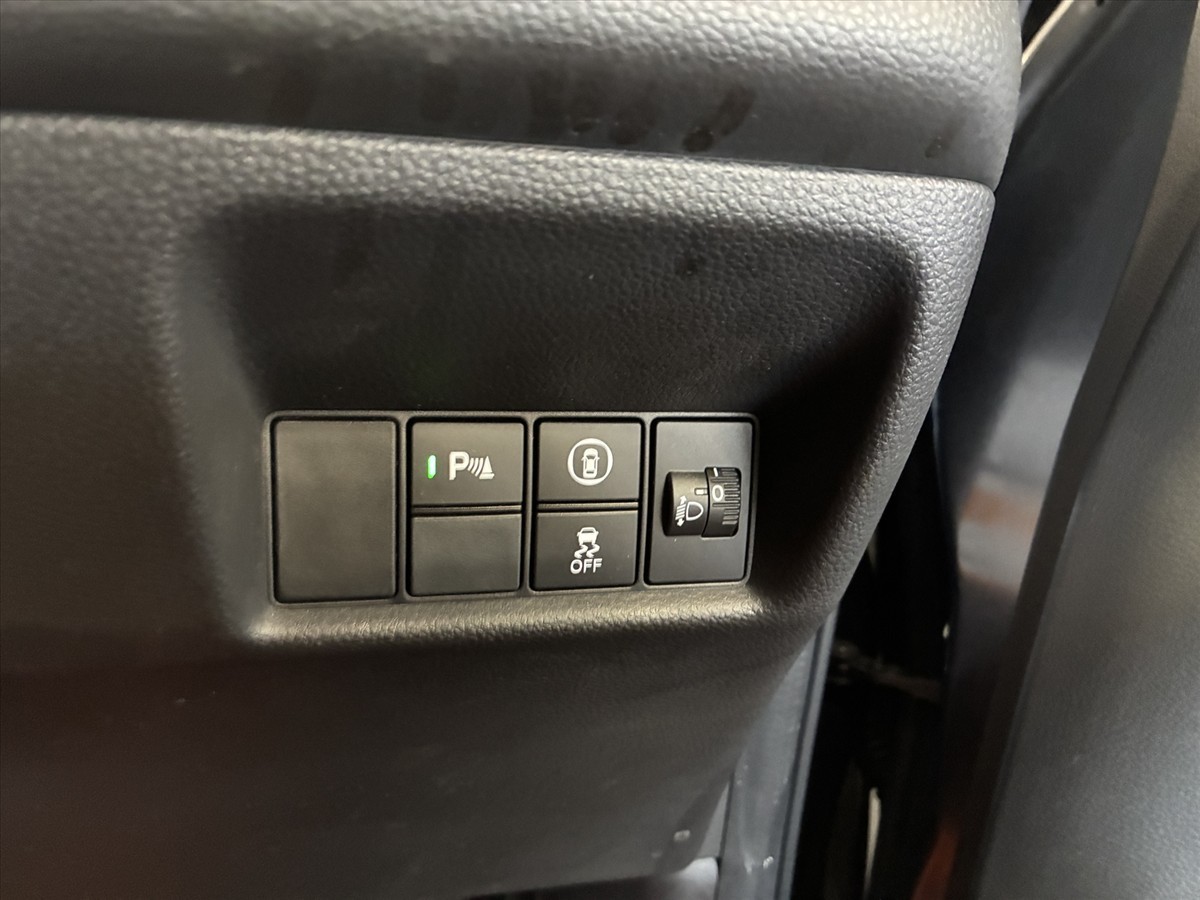 2021 Honda Fit thumbnail
