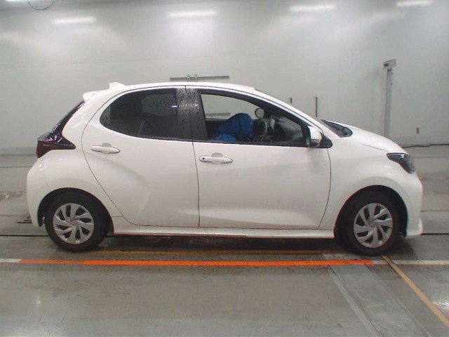 2021 Toyota Yaris thumbnail