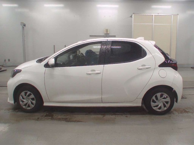 2021 Toyota Yaris thumbnail