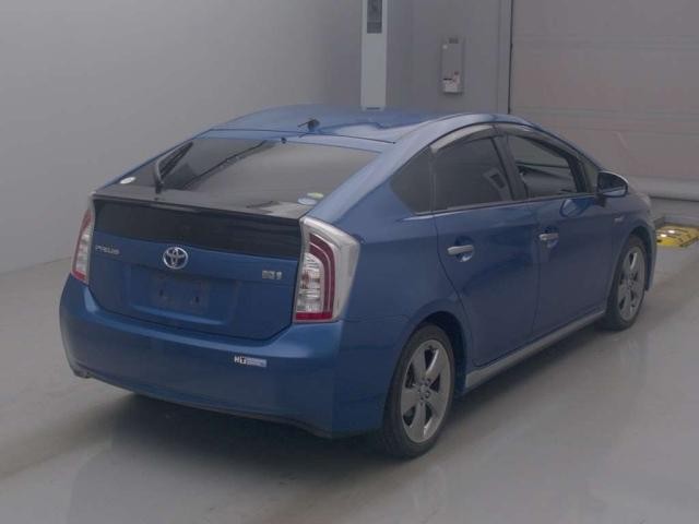 2013 Toyota Prius thumbnail