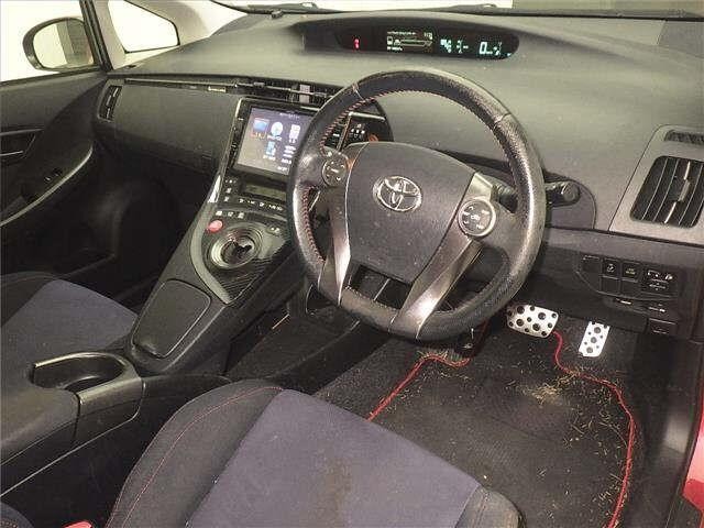 2014 Toyota Prius thumbnail