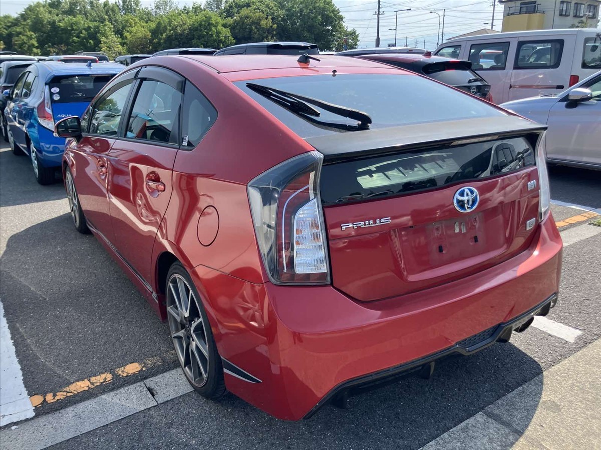 2014 Toyota Prius thumbnail