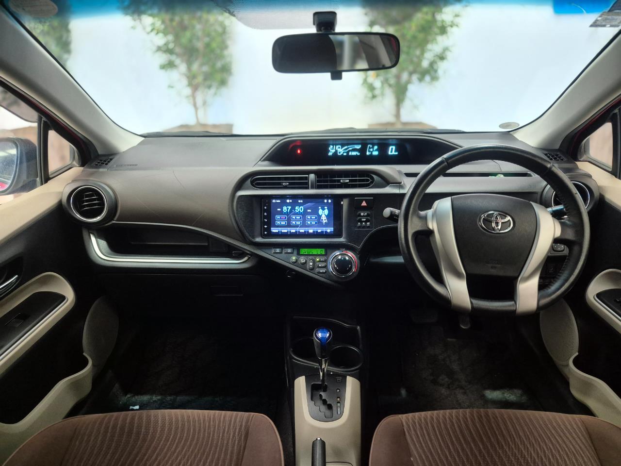 2014 Toyota Aqua thumbnail