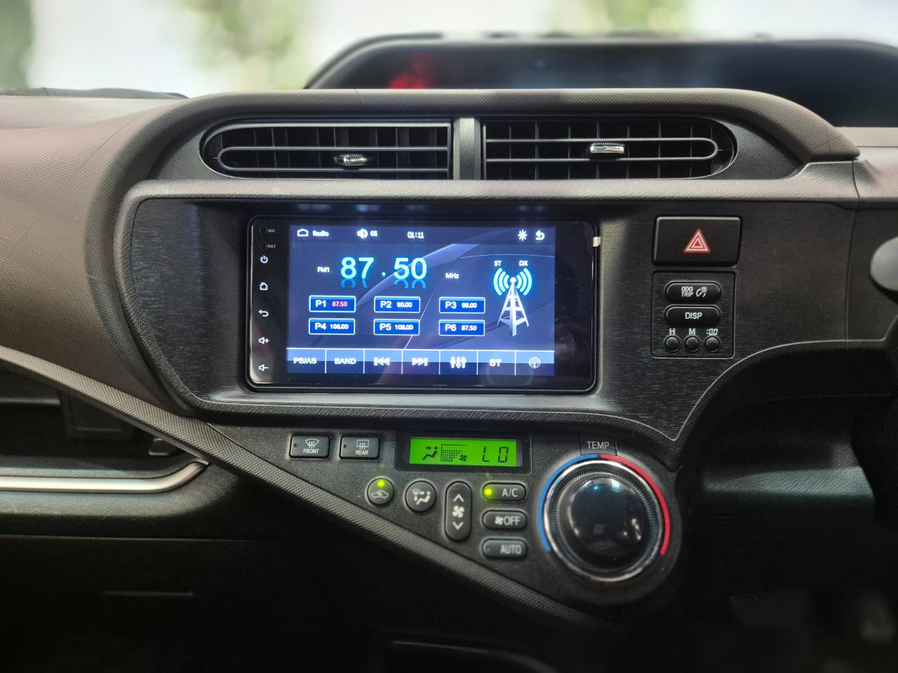 2014 Toyota Aqua thumbnail