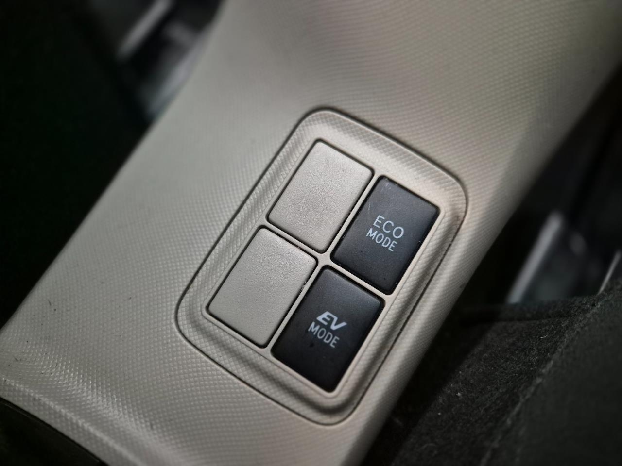 2014 Toyota Aqua thumbnail