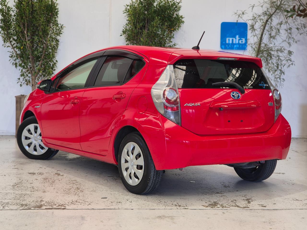2014 Toyota Aqua thumbnail