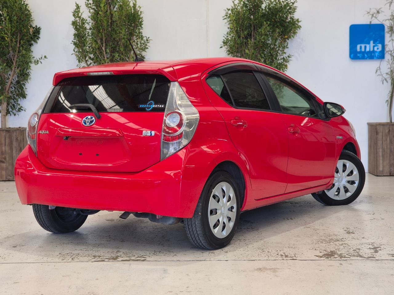 2014 Toyota Aqua thumbnail