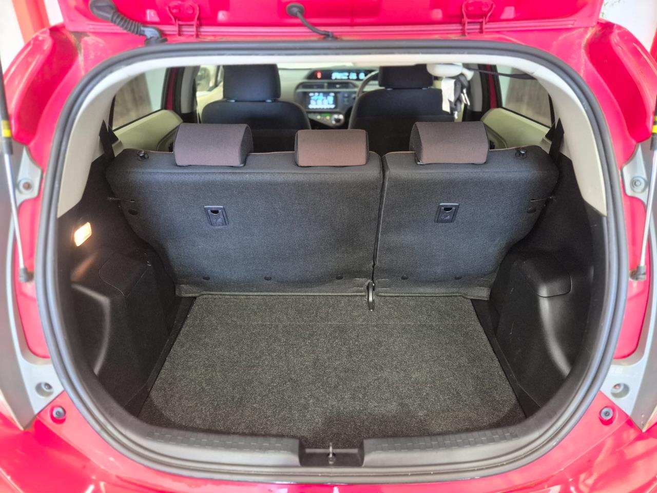 2014 Toyota Aqua thumbnail