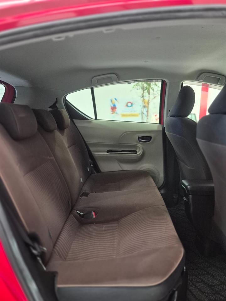 2014 Toyota Aqua thumbnail