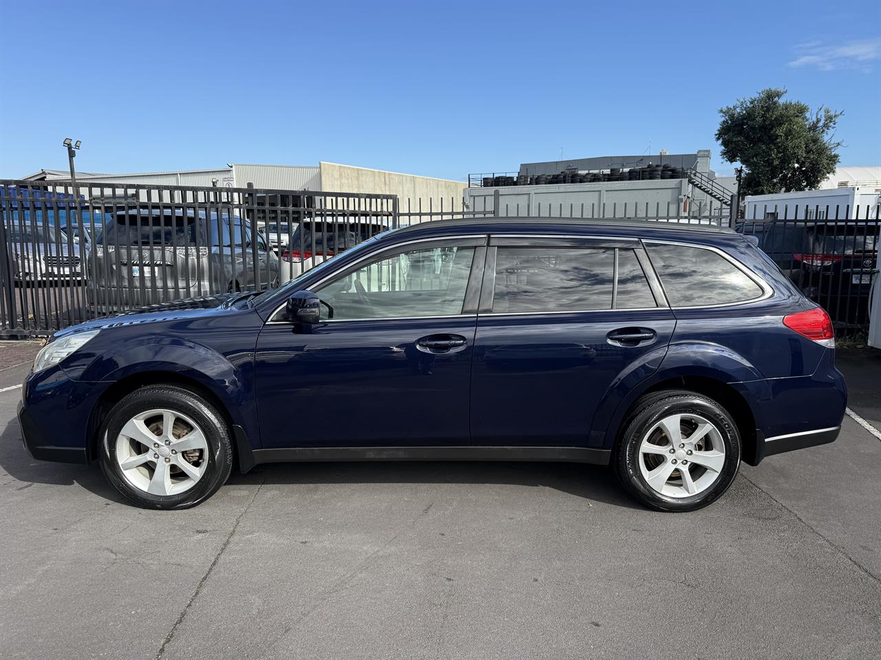 2012 Subaru Outback thumbnail