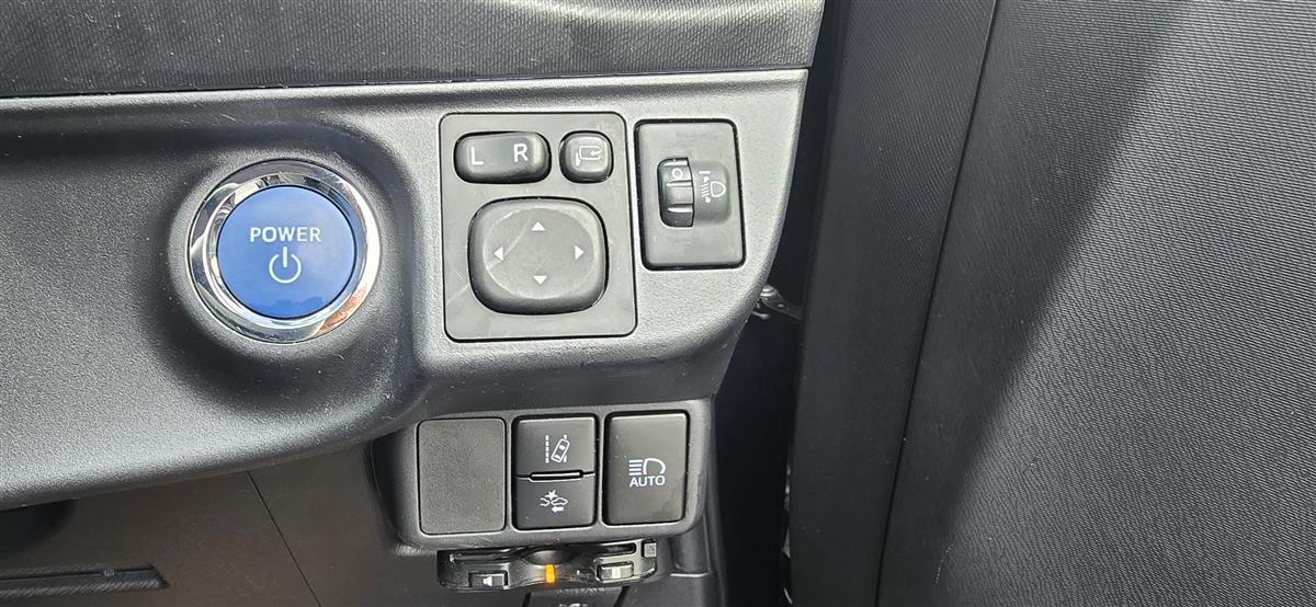 2017 Toyota Aqua thumbnail