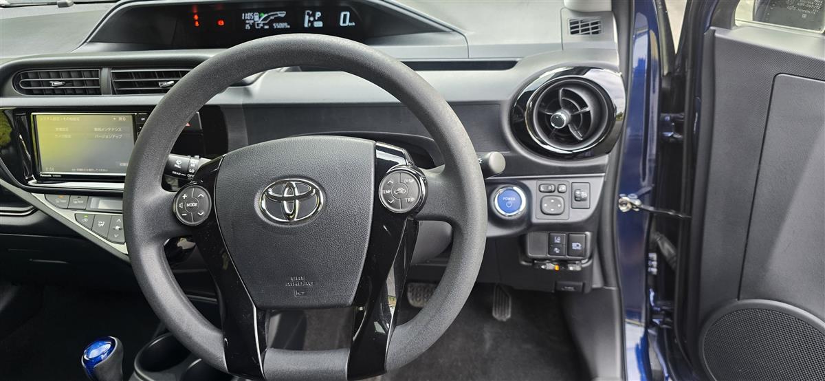 2017 Toyota Aqua thumbnail