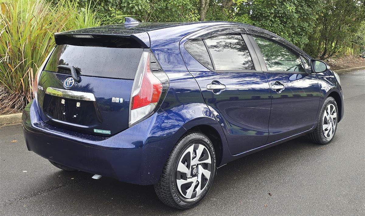 2017 Toyota Aqua thumbnail