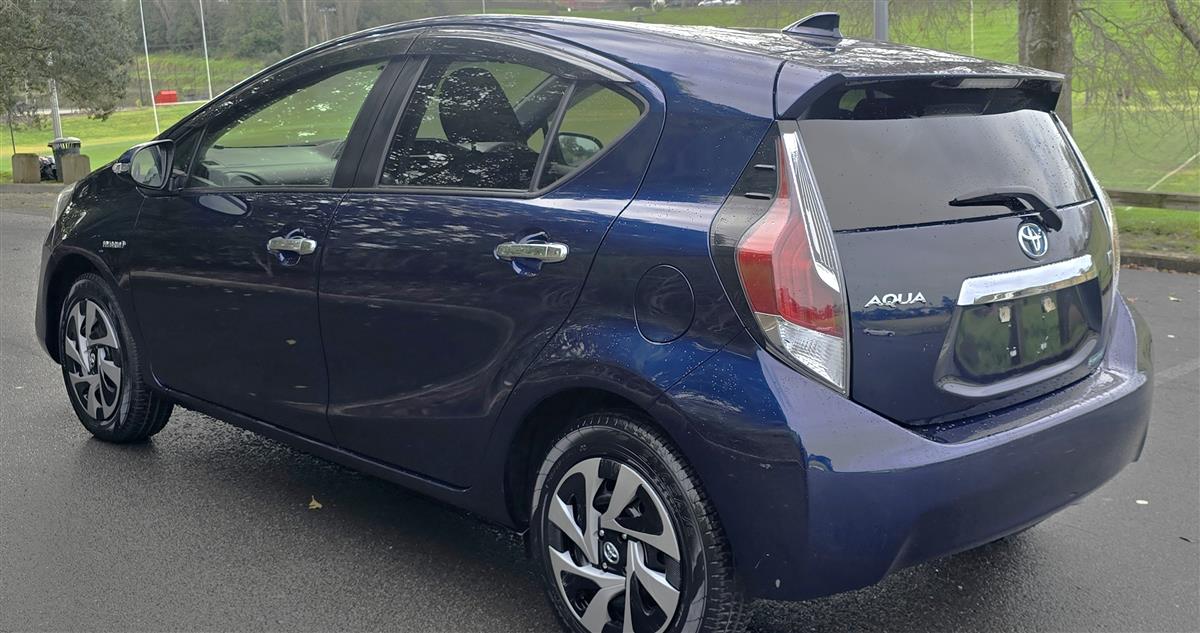 2017 Toyota Aqua thumbnail