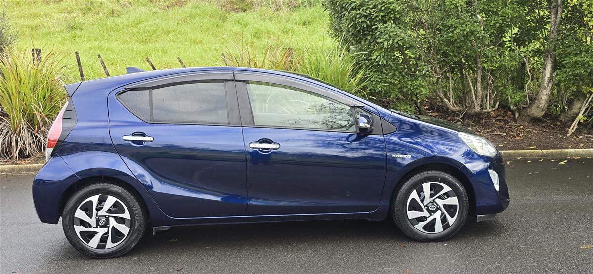 2017 Toyota Aqua thumbnail
