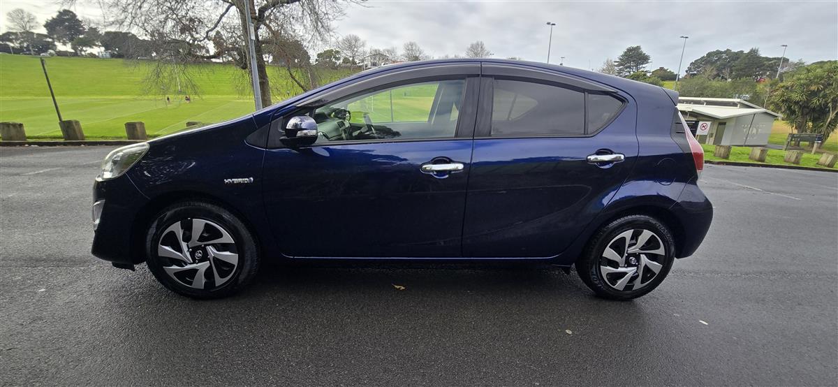 2017 Toyota Aqua thumbnail