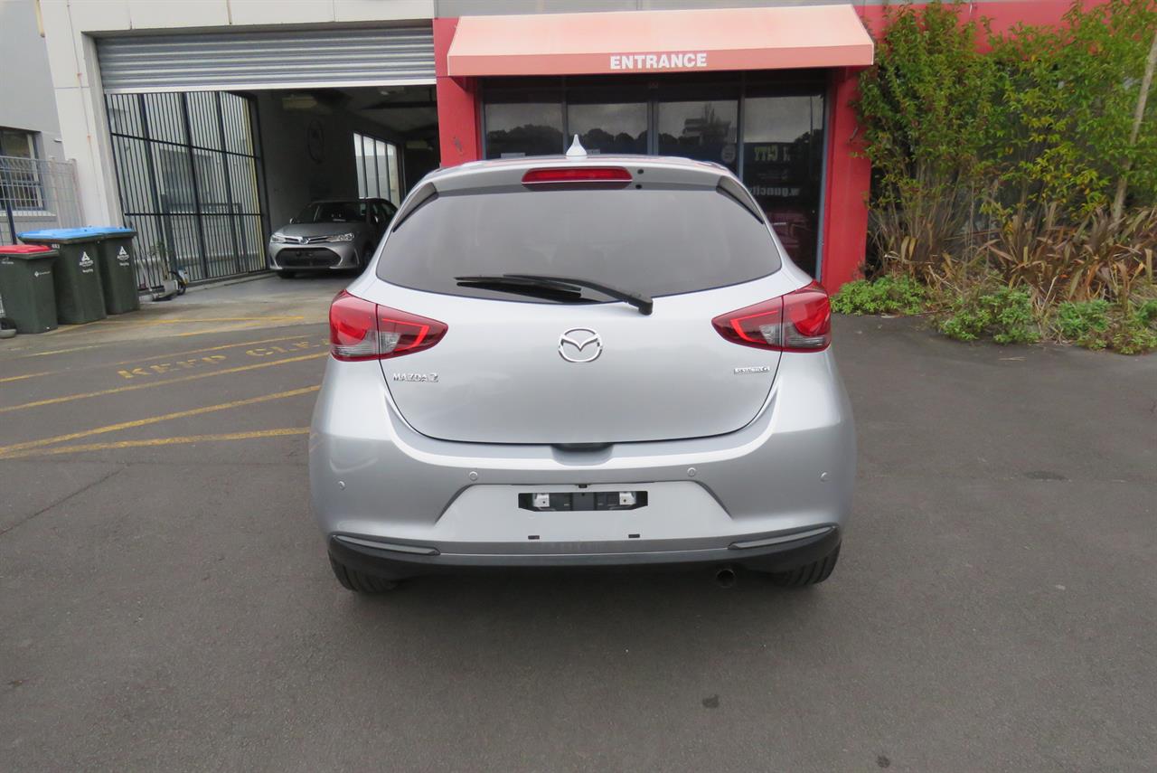 2020 Mazda 2 thumbnail