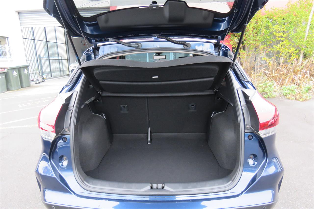2021 Nissan Kicks thumbnail