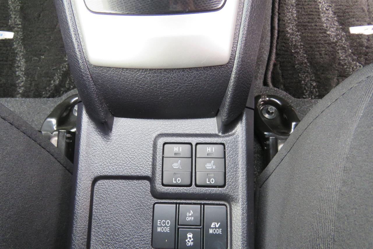 2015 Toyota Corolla thumbnail