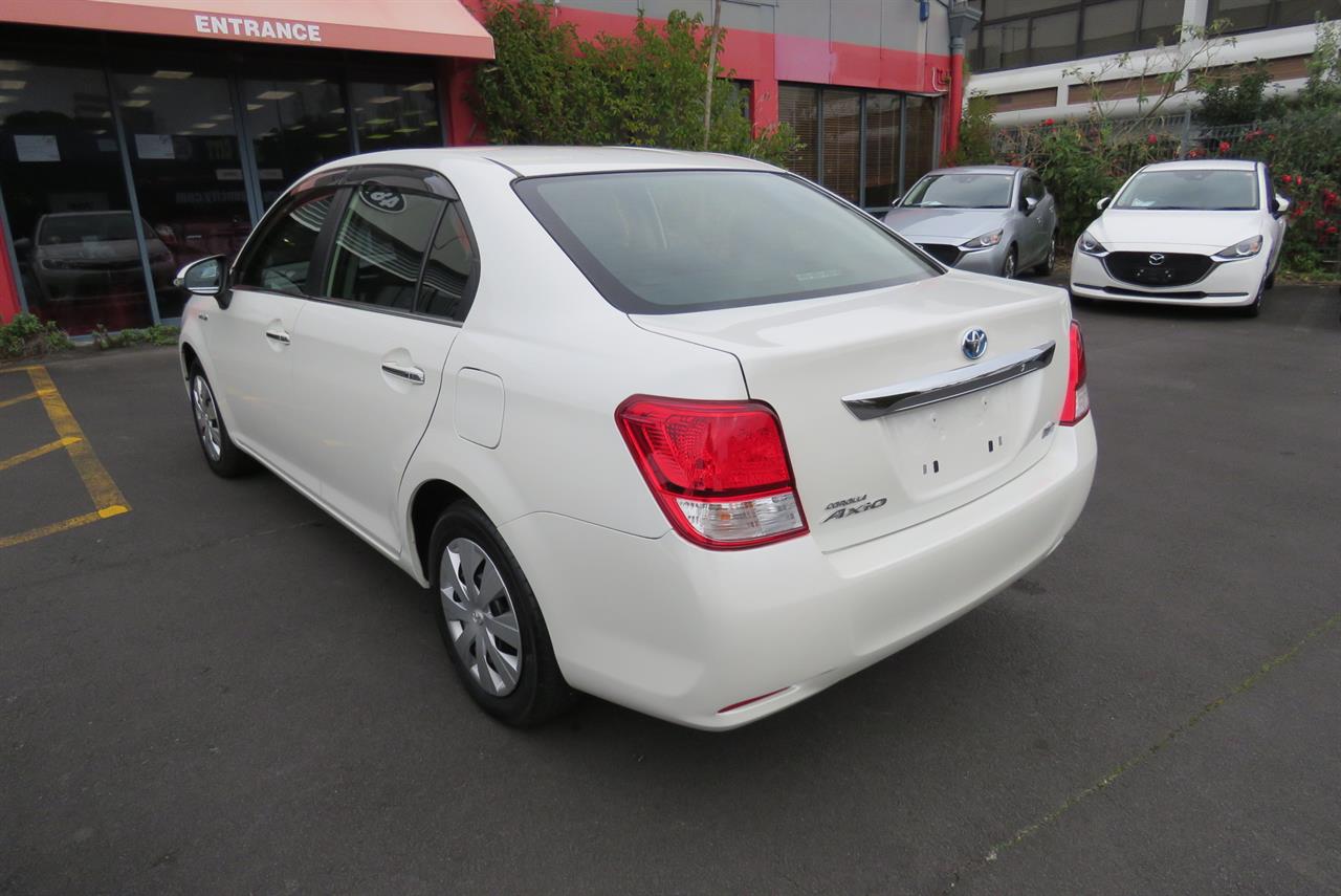 2015 Toyota Corolla thumbnail