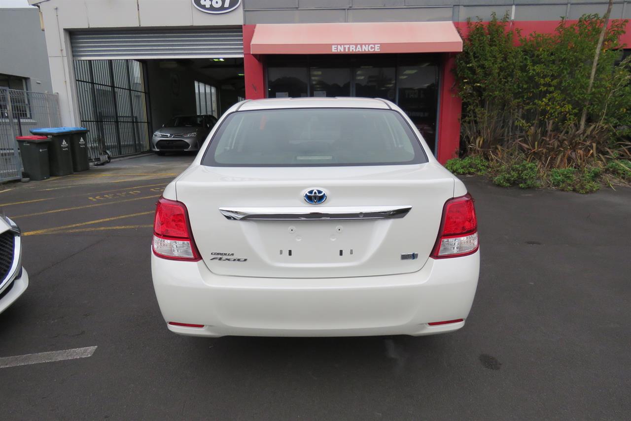 2015 Toyota Corolla thumbnail
