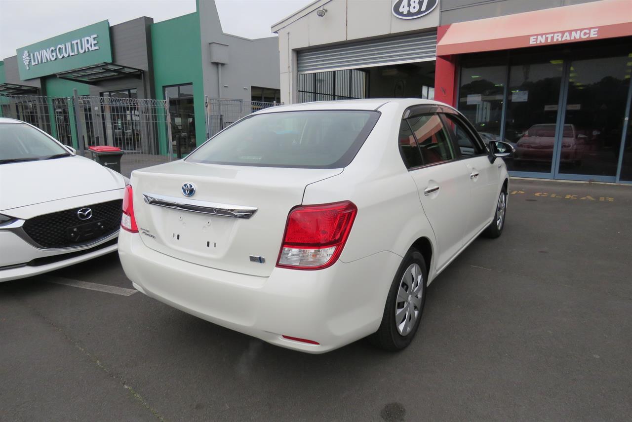 2015 Toyota Corolla thumbnail