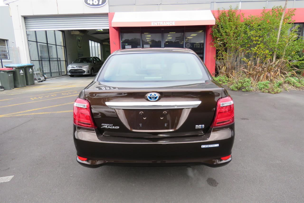 2016 Toyota Corolla thumbnail