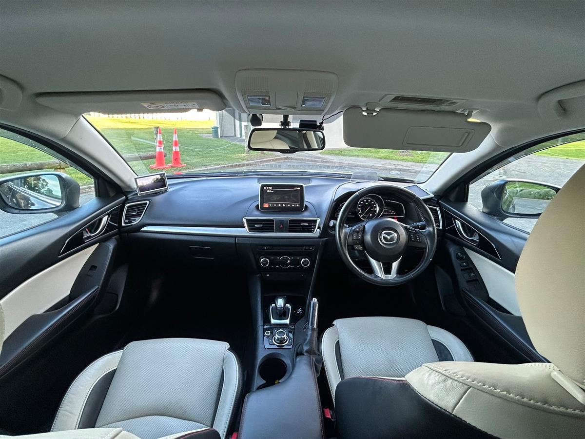 2013 Mazda Axela thumbnail