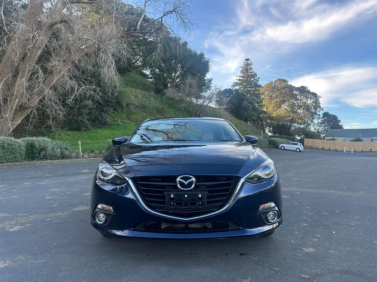 2013 Mazda Axela thumbnail