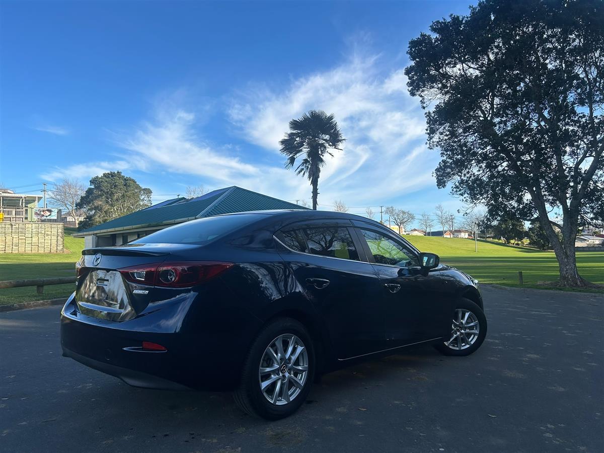 2013 Mazda Axela thumbnail