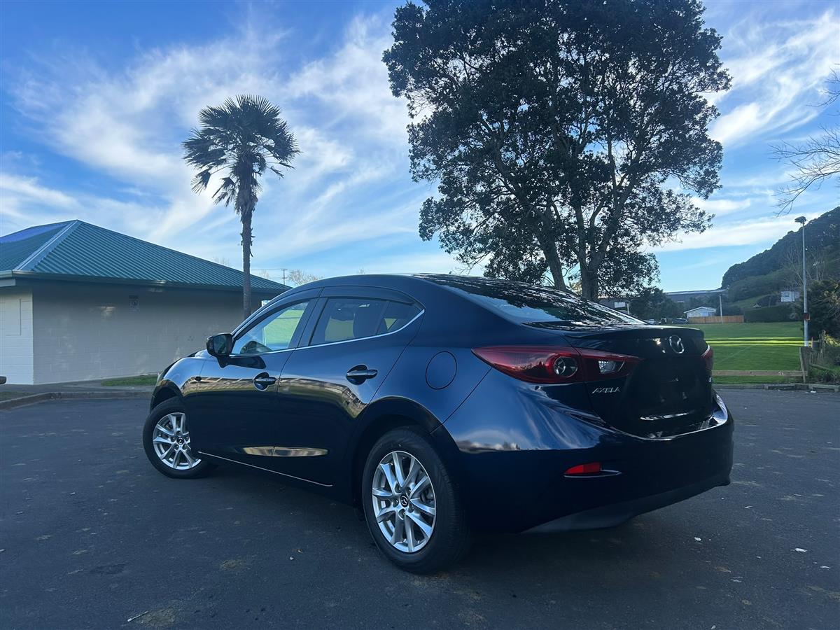 2013 Mazda Axela thumbnail