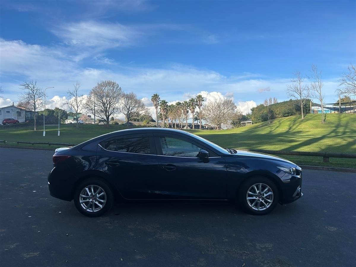 2013 Mazda Axela thumbnail