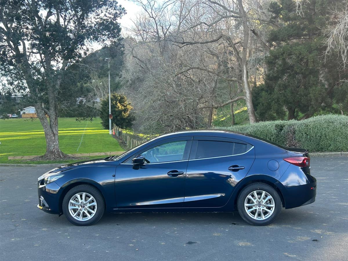 2013 Mazda Axela thumbnail